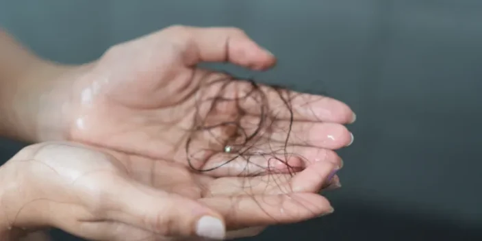 Caída de pelo en otoño: ¿por qué ocurre?