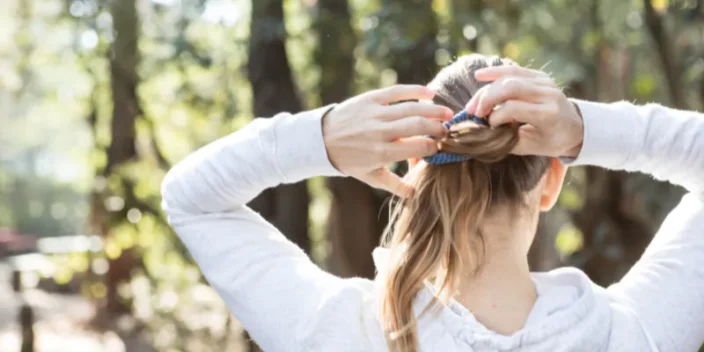 Caída del pelo en primavera: Causas y cómo evitarlo